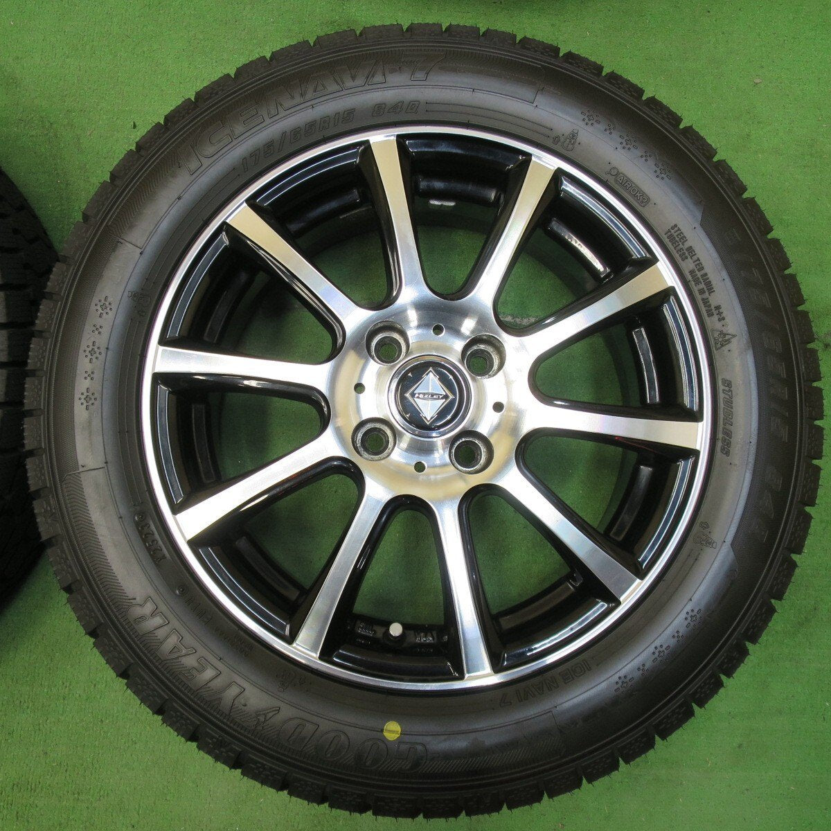 タイヤほぼ未使用!23年!キレイ★スタッドレス 175/65R15 グッドイヤー アイスナビ7 RiZLEY ライツレー 15インチ PCD100/4H★5010705イス