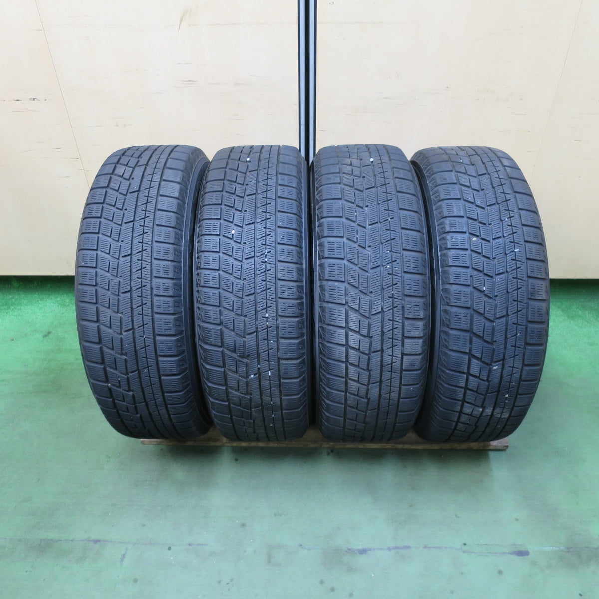 バリ溝!21年!キレイ!9分★スタッドレス 215/60R17 ヨコハマ アイスガード iG60 RiZLEY ライツレー 17インチ PCD114.3/5H★5112810TTス
