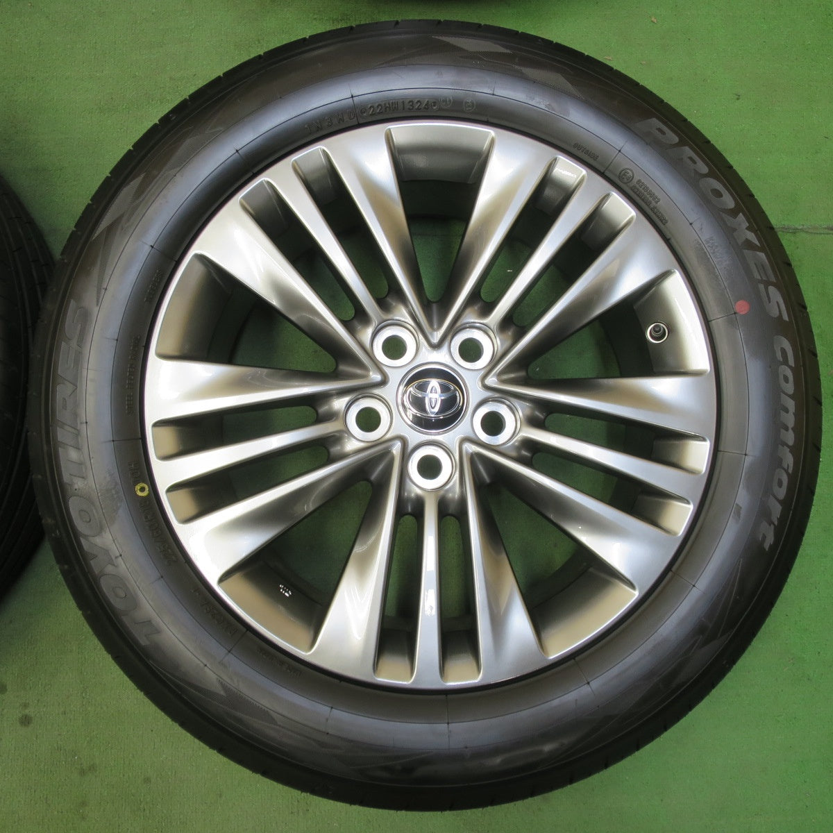 新車外し!24年★トヨタ 40系 アルファード 純正 225/60R18 トーヨー プロクセス Comfort コンフォート 18インチ PCD120/5H★5082106イノ