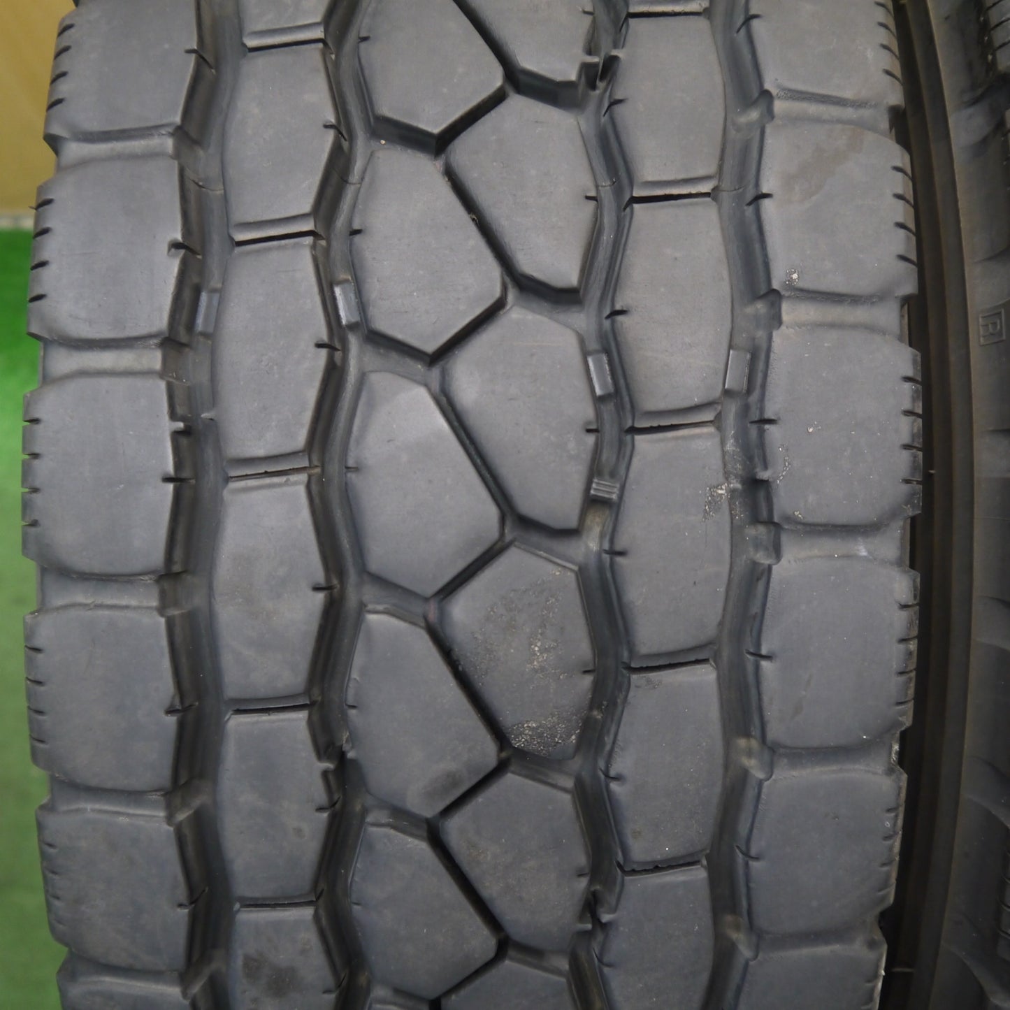 バリ溝!24年!8.5分!2本★トラック タイヤ 245/70R19.5 136/134J ブリヂストン エコピア M801 Ⅱ ミックス オールシーズン 19.5インチ★5061607KKノタ