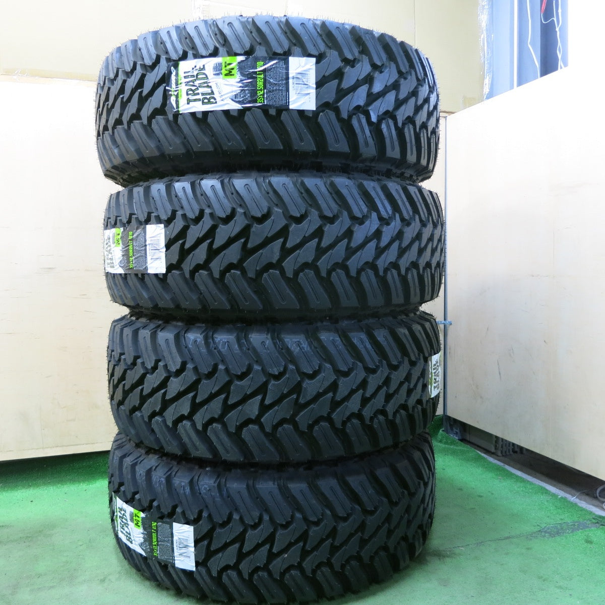 未使用!23年★ハマー 等 FUEL Offroad D627 Vandal 35×12.50R20 120Q 10PR ATTURO TRAIL BLADE M/T フューエル オフロード PCD165.1/8H★5041901ナノ
