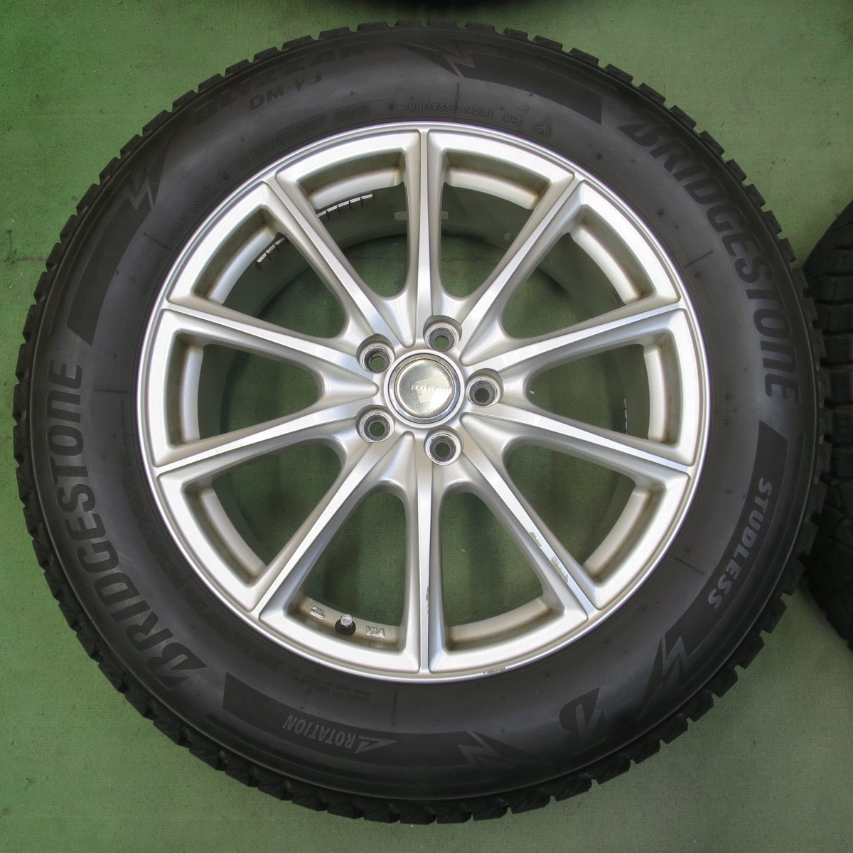 4本価格!23年◎XV フォレスター 等 225/60R17 スタッドレス ブリヂストン ブリザック DM-V3 ECO FORME エコフォルム 17インチ PCD100/5H◎6101603イス