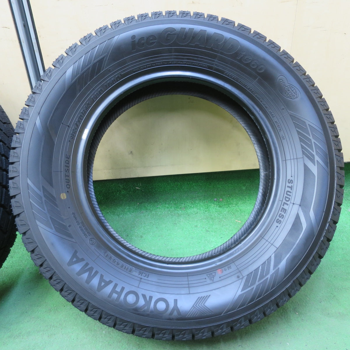 バリ溝!21年!ほぼ10分★スタッドレス 185/70R14 ヨコハマ アイスガード iG60 タイヤ 14インチ アクア ヤリス ノート フィット デミオ スイフト 等★5090611イスタ