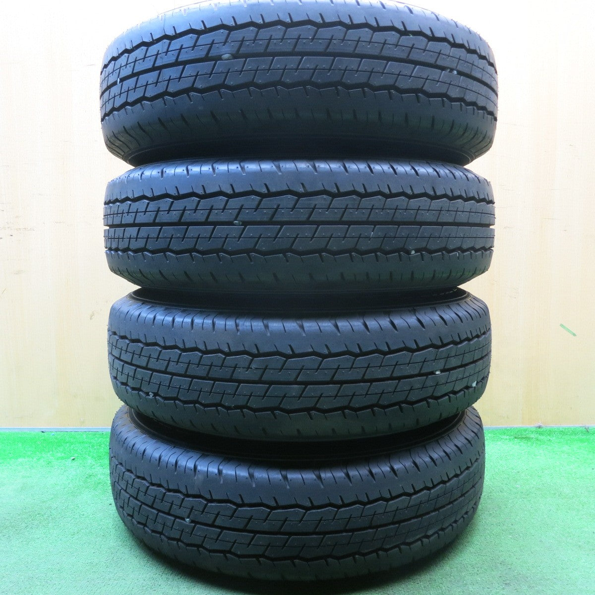 新車外し!23年★トヨタ 200系 ハイエース 純正 スチール 195/80R15 107/105N ダンロップ SP175N 15インチ PCD139.7/6H★5042709HAノ