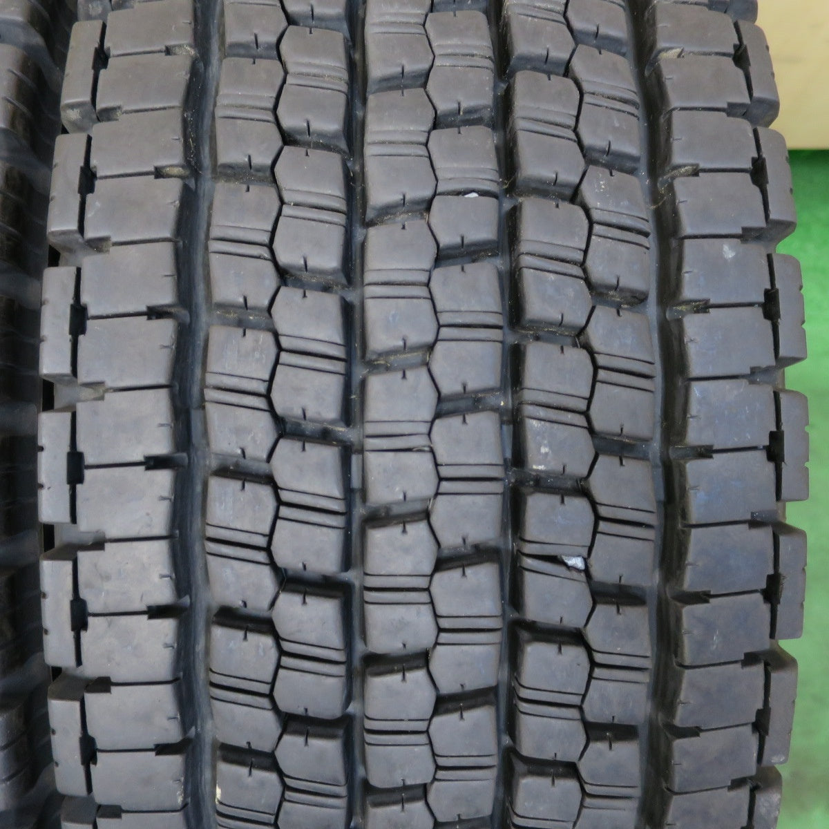 バリ溝!23年!9分!2本★トラック タイヤ 245/70R19.5 136/134J スタッドレス ブリヂストン W999 19.5インチ★5041801イスタ