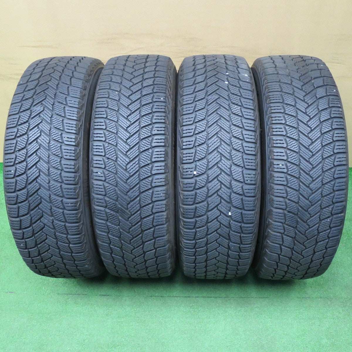 バリ溝!キレイ!8.5分★アウディ Q3 F3 純正 215/65R17 スタッドレス ミシュラン X-ICE SNOW 17インチ PCD112/5H★6040307NKス