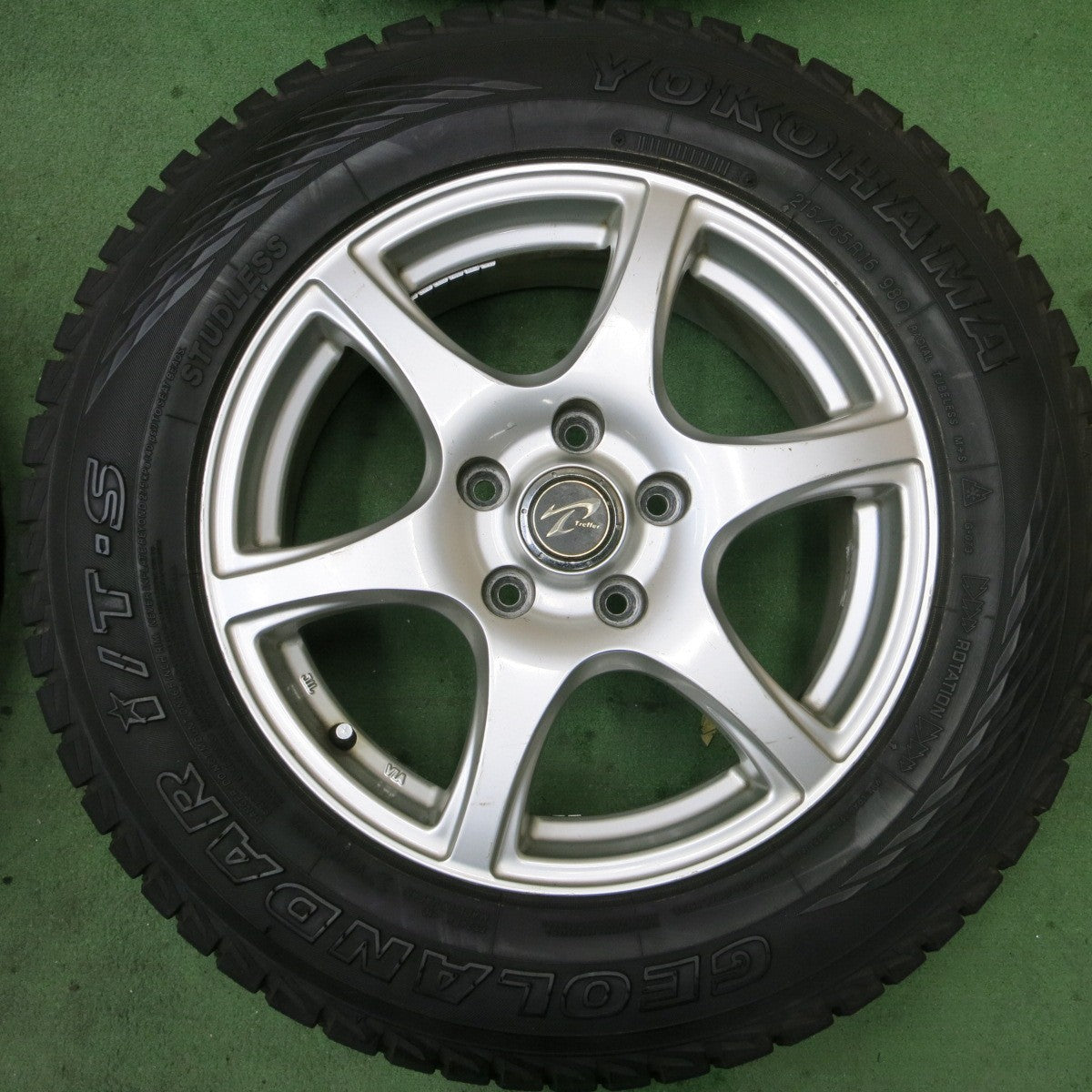 バリ溝!9.5分★スタッドレス 215/65R16 ヨコハマ ジオランダー i/T-S Treffer トレファー 16インチ PCD114.3/5H★5050105TTス
