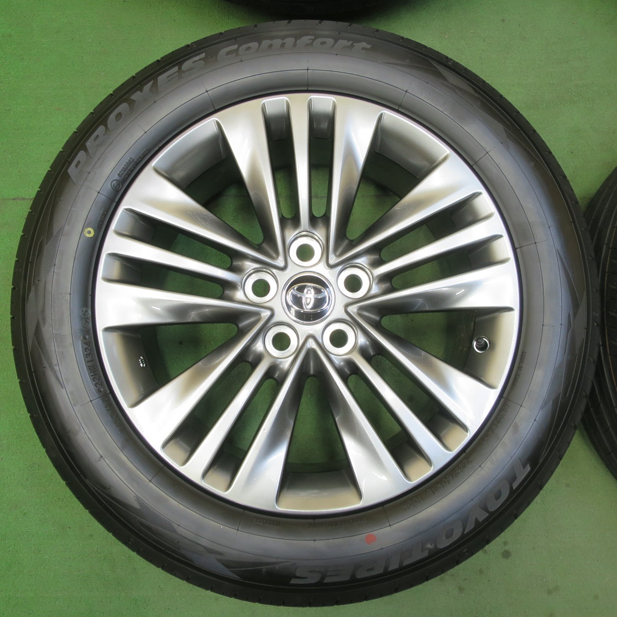 新車外し!24年★トヨタ 40系 アルファード 純正 225/60R18 トーヨー プロクセス Comfort コンフォート 18インチ PCD120/5H★5082106イノ
