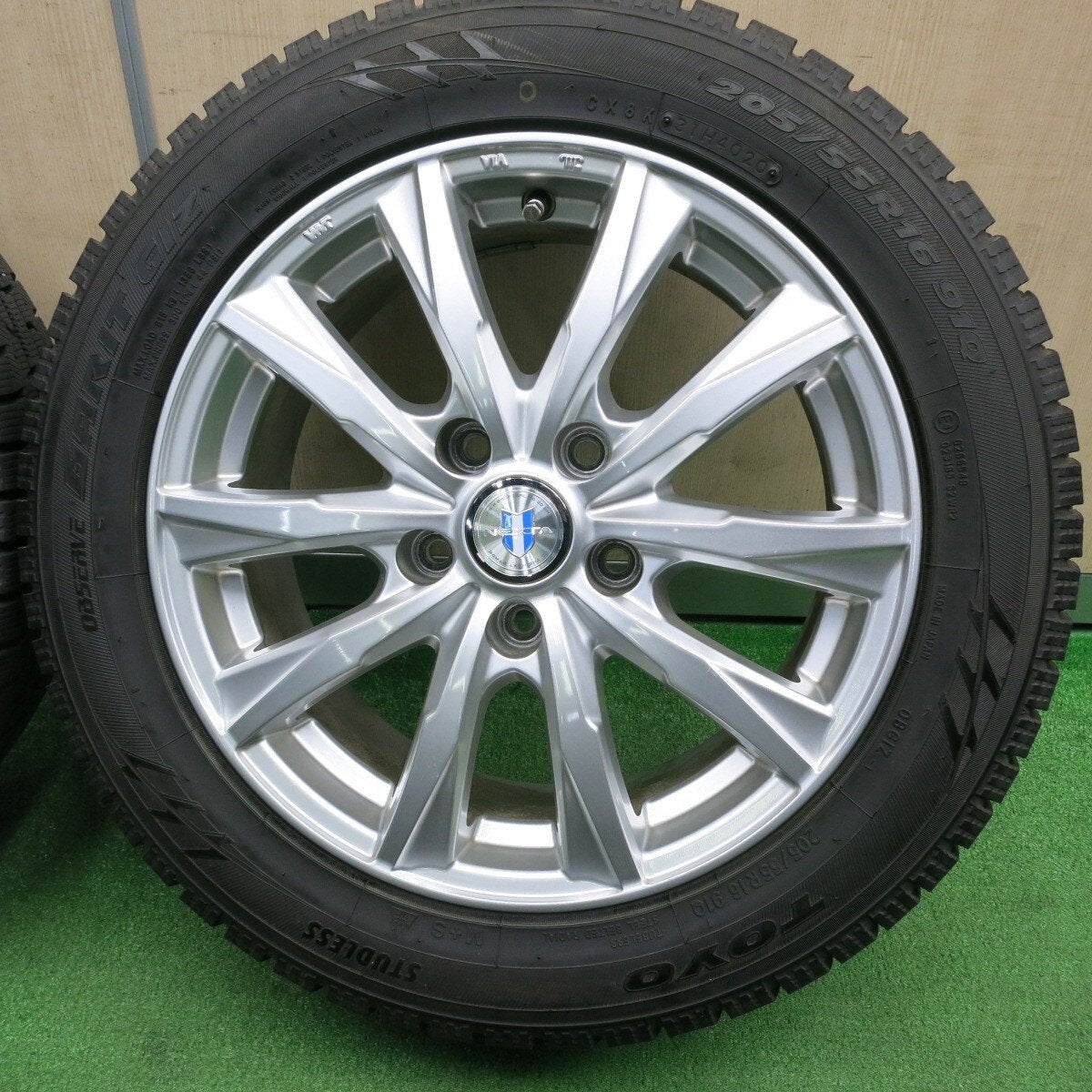 バリ溝!キレイ!9.5分★スタッドレス 205/55R16 トーヨー オブザーブ ガリット GIZ NEXTA ネクスタ 16インチ PCD114.3/5H★5020302TNス
