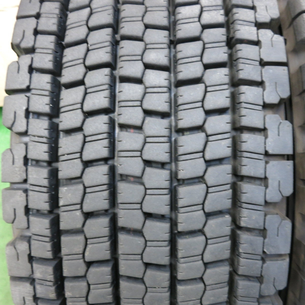 バリ溝!24年!9分!2本★トラック タイヤ 245/70R19.5 136/134J スタッドレス ブリヂストン W900 19.5インチ★5070407SYスタ