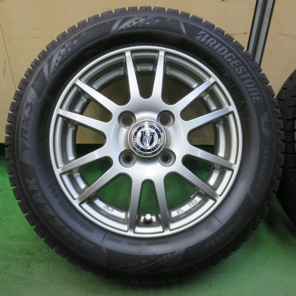 バリ溝!23年!9分★スタッドレス 155/65R13 ブリヂストン ブリザック VRX3 NIRVANA NV ニルバーナ ニルヴァーナ 13インチ PCD100/4H★5092911イス