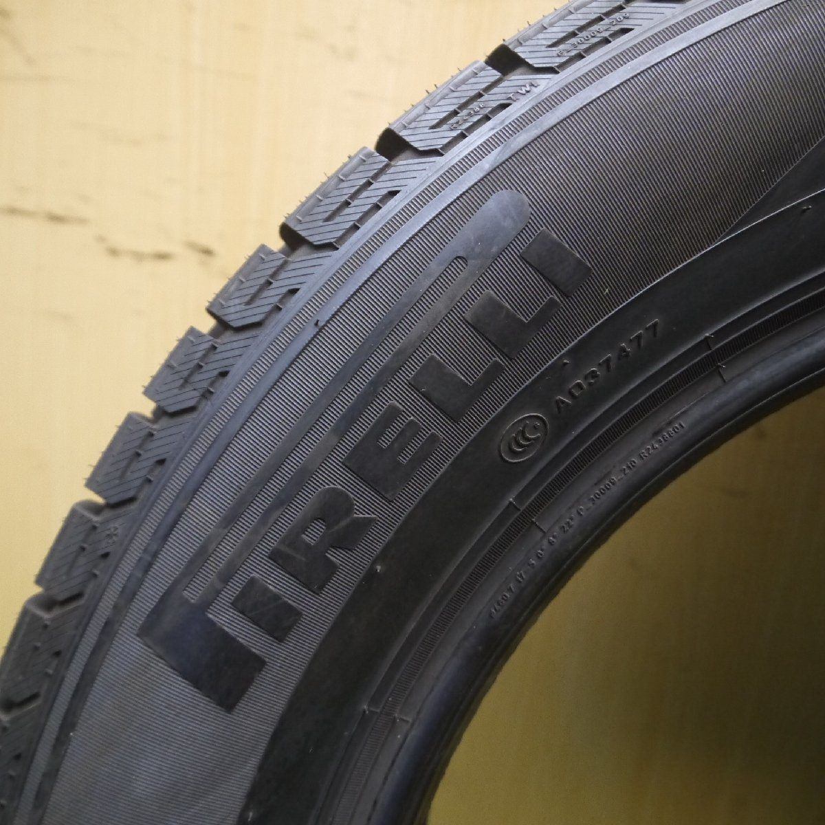 未使用!21年!1本価格★スタッドレス 225/60R18 ピレリ アイスアシンメトリコ 18インチ ハリアー RAV4 CX-5 等★3122601Hスタ