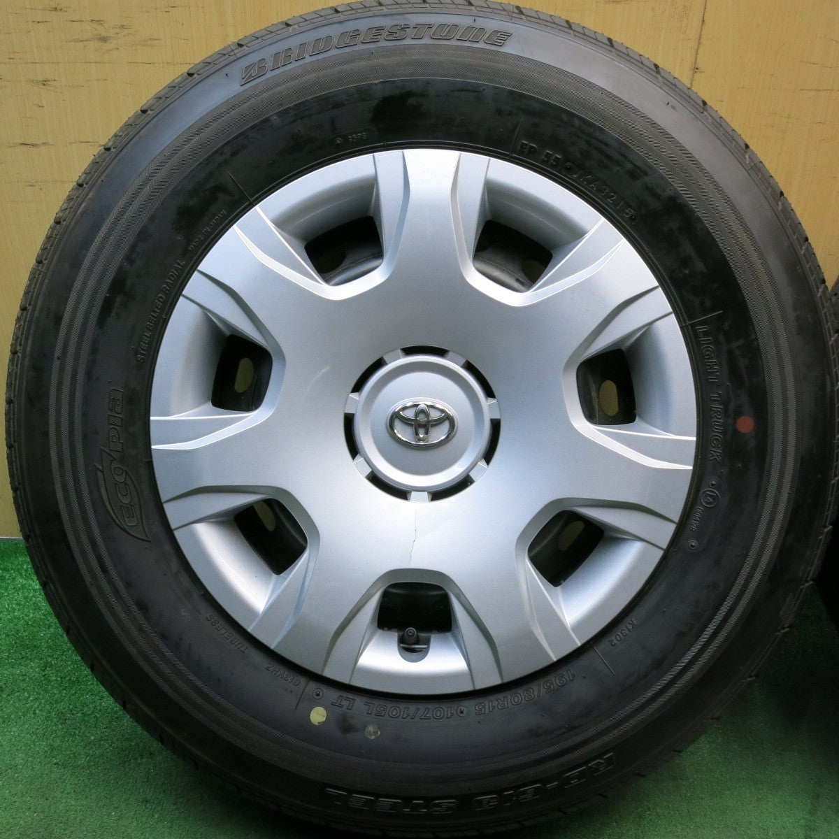 新車外し★トヨタ 200系 ハイエース 純正 スチール 195/80R15 107/105L ブリヂストン RD-613 STEEL 15インチ PCD139.7/6H★5082403HAノ