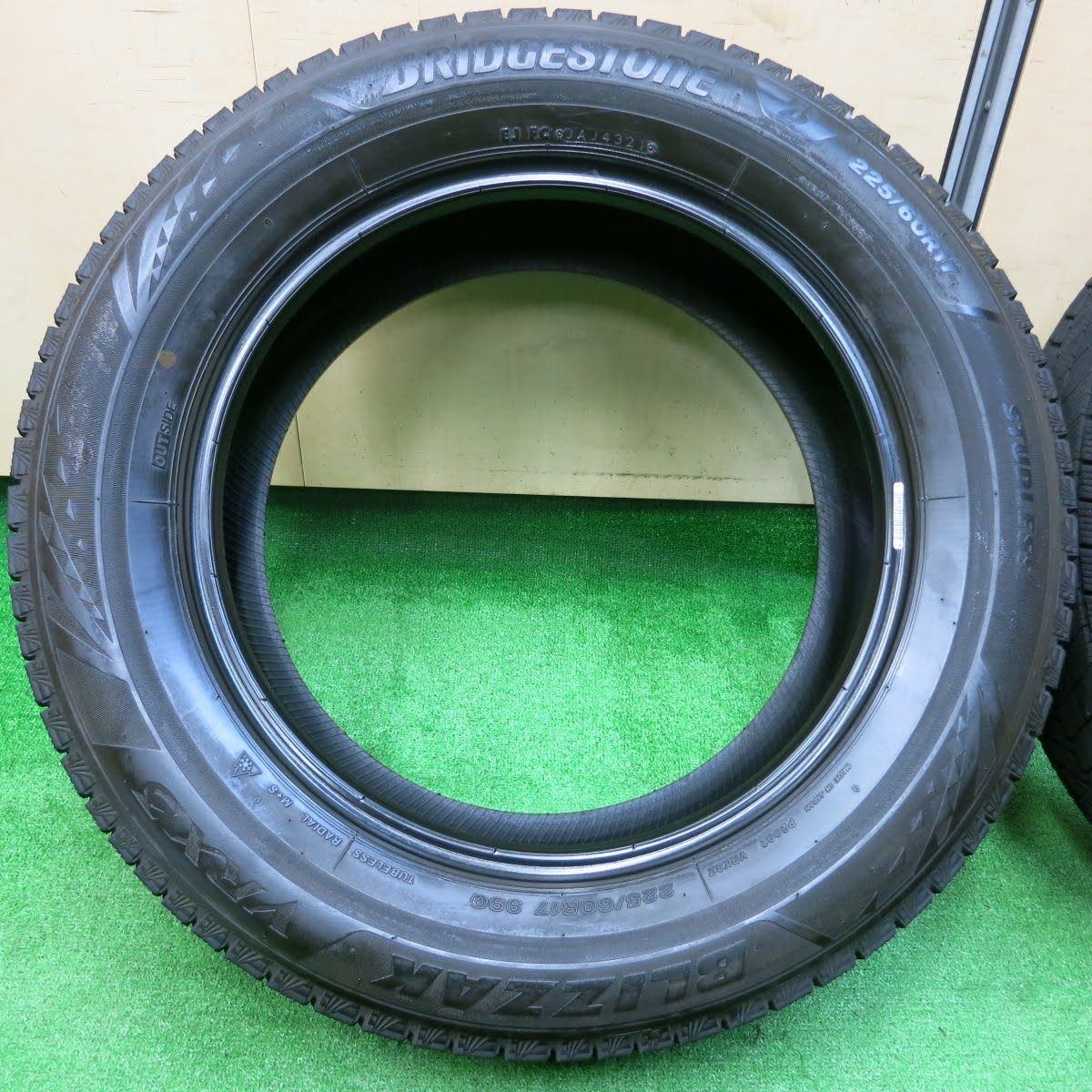 バリ溝!21年!9.5分★スタッドレス 225/60R17 ブリヂストン ブリザック VRX3 タイヤ 17インチ アルファード 等★3112006イスタ
