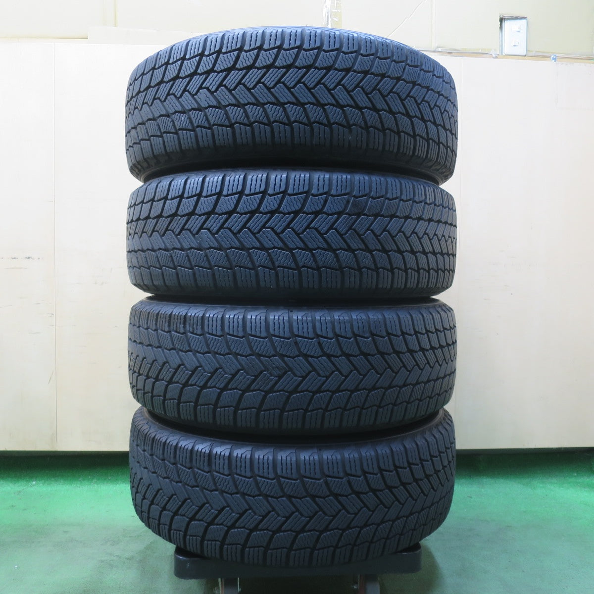 バリ溝!22年!キレイ!9分★スタッドレス 215/60R17 ミシュラン X-ICE SNOW BALMINUM TR10 バルミナ 17インチ PCD114.3/5H★5122904イス