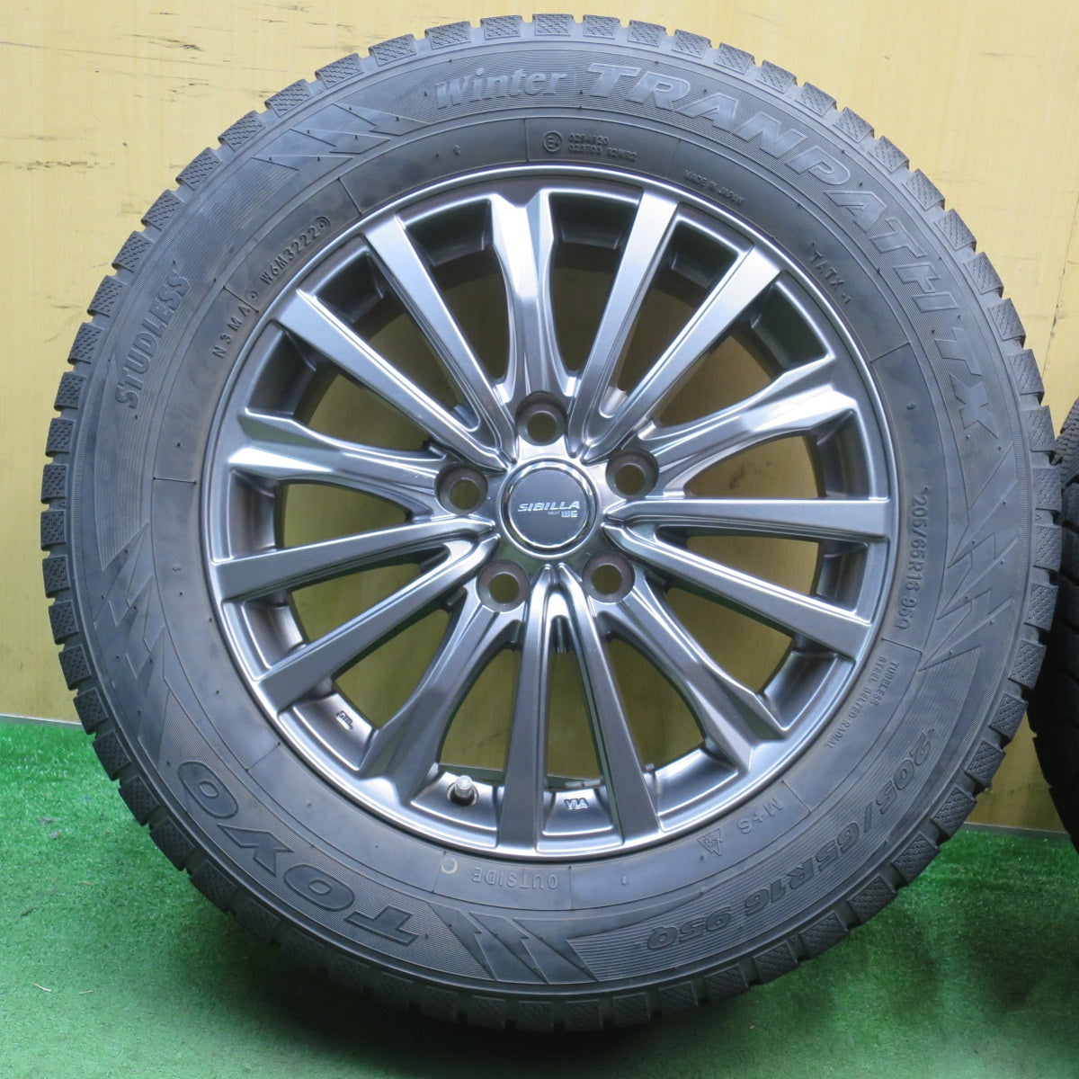 バリ溝!22年!キレイ!9.5分★スタッドレス 205/65R16 トーヨー ウインター トランパス TX SIBILLA NEXT W5 シビラ 16インチ PCD114.3/5H★5093001NJス