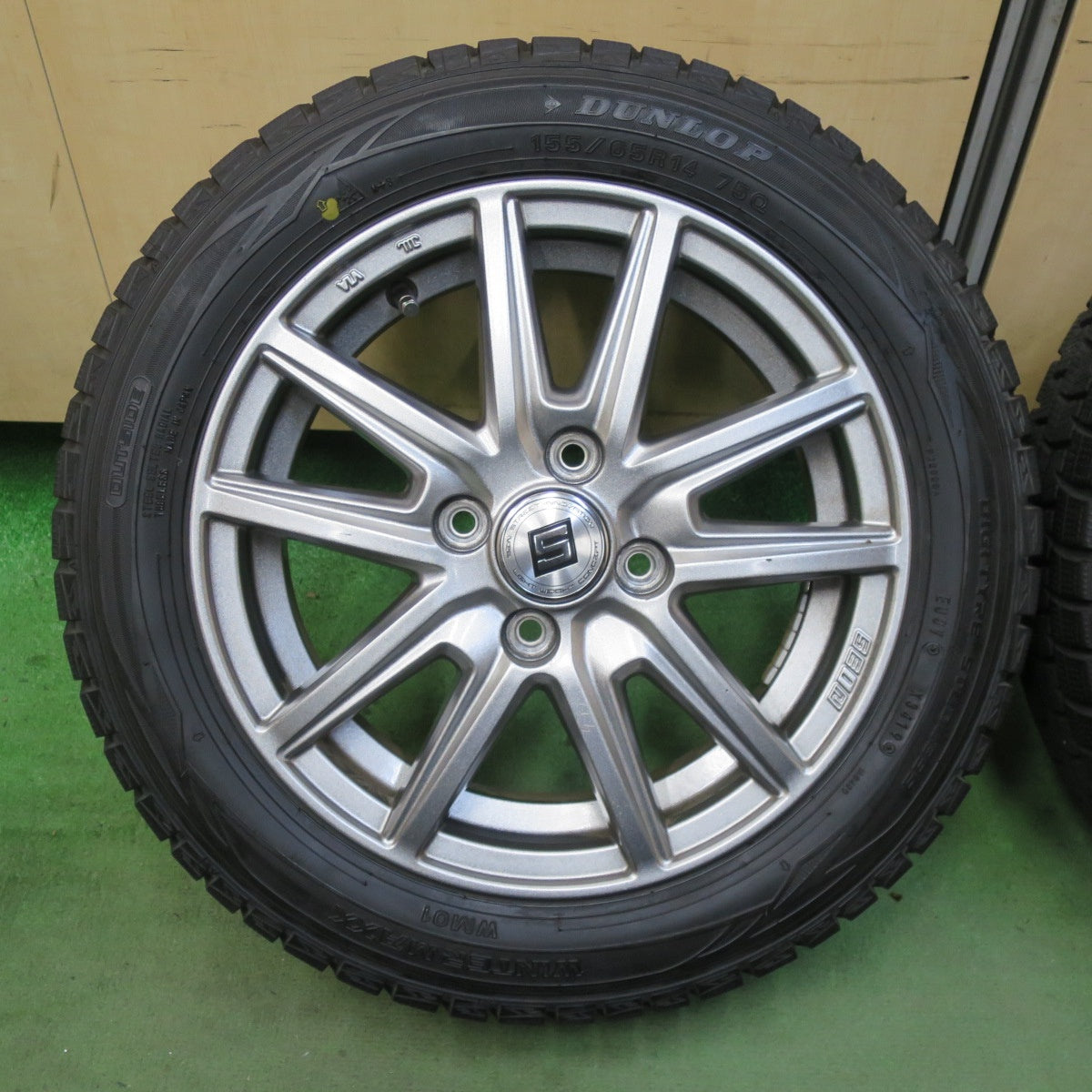 超バリ溝!キレイ!9.5分以上★スタッドレス 155/65R14 ダンロップ ウインターマックス WM01 SEIN ザイン 14インチ PCD100/4H★5111203TTス