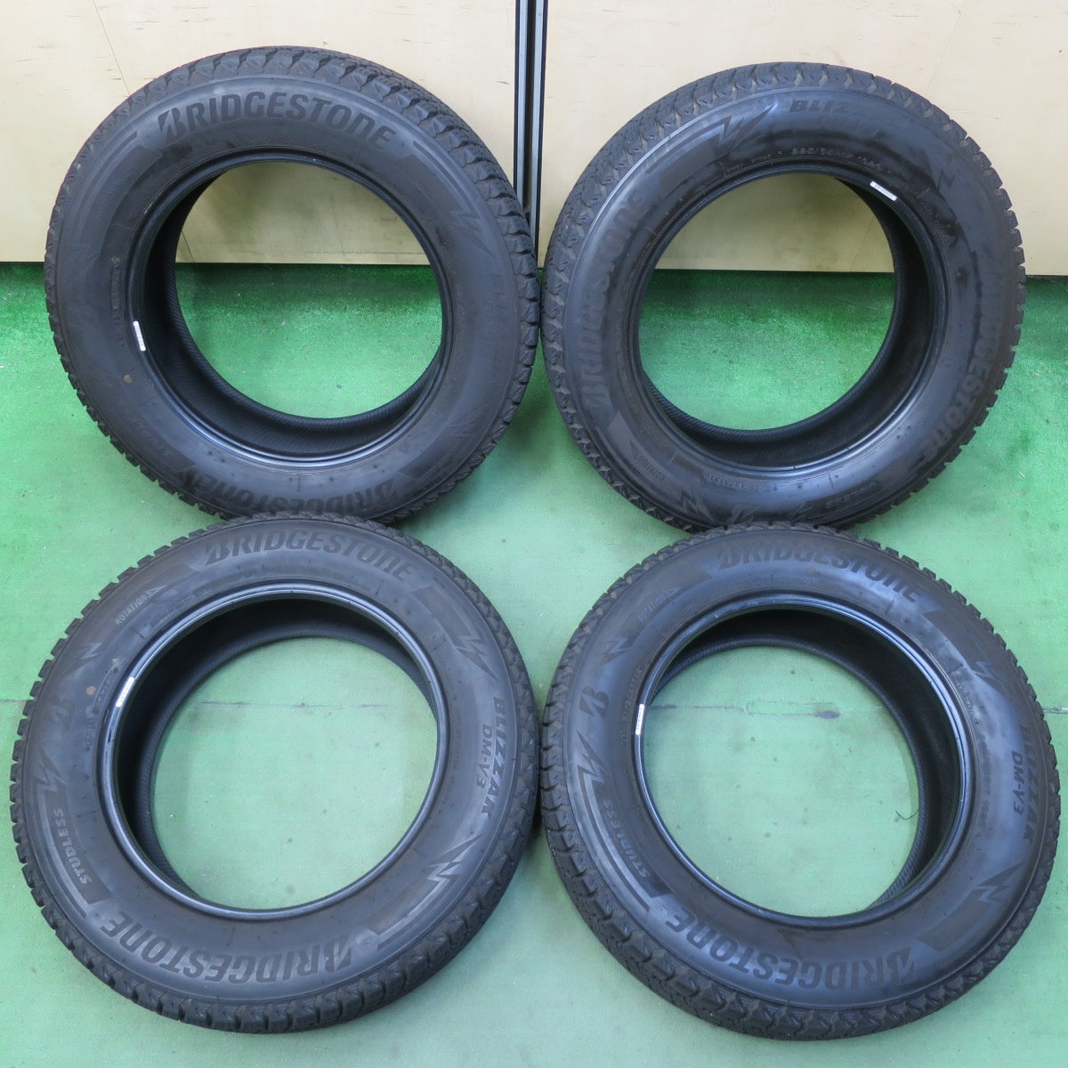 バリ溝!8.5分★スタッドレス 225/65R17 ブリヂストン ブリザック DM-V3 17インチ ハリアー RAV4 CX-5 CX-8 エクストレイル 等★5072105イスタ