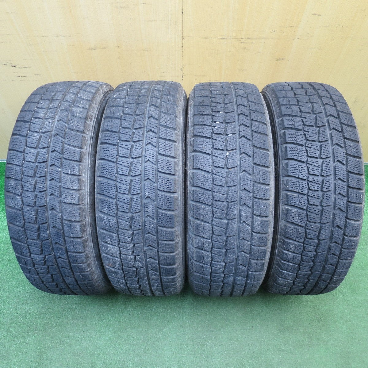 バリ溝!23年!キレイ!9.5分以上★プジョー 208 EUROTECH GAYA SOLI 195/55R16 スタッドレス ダンロップ ウインターマックス WM02 ユーロテック ガヤ ソリ 16インチ PCD108/4H★6020504NJス
