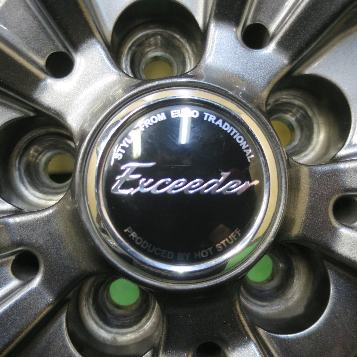 バリ溝!21年!キレイ!9.5分★プリウス 等 215/45R17 スタッドレス ブリヂストン ブリザック VRX3 Exceeder エクシーダー 17インチ PCD100/5H★5032704イス