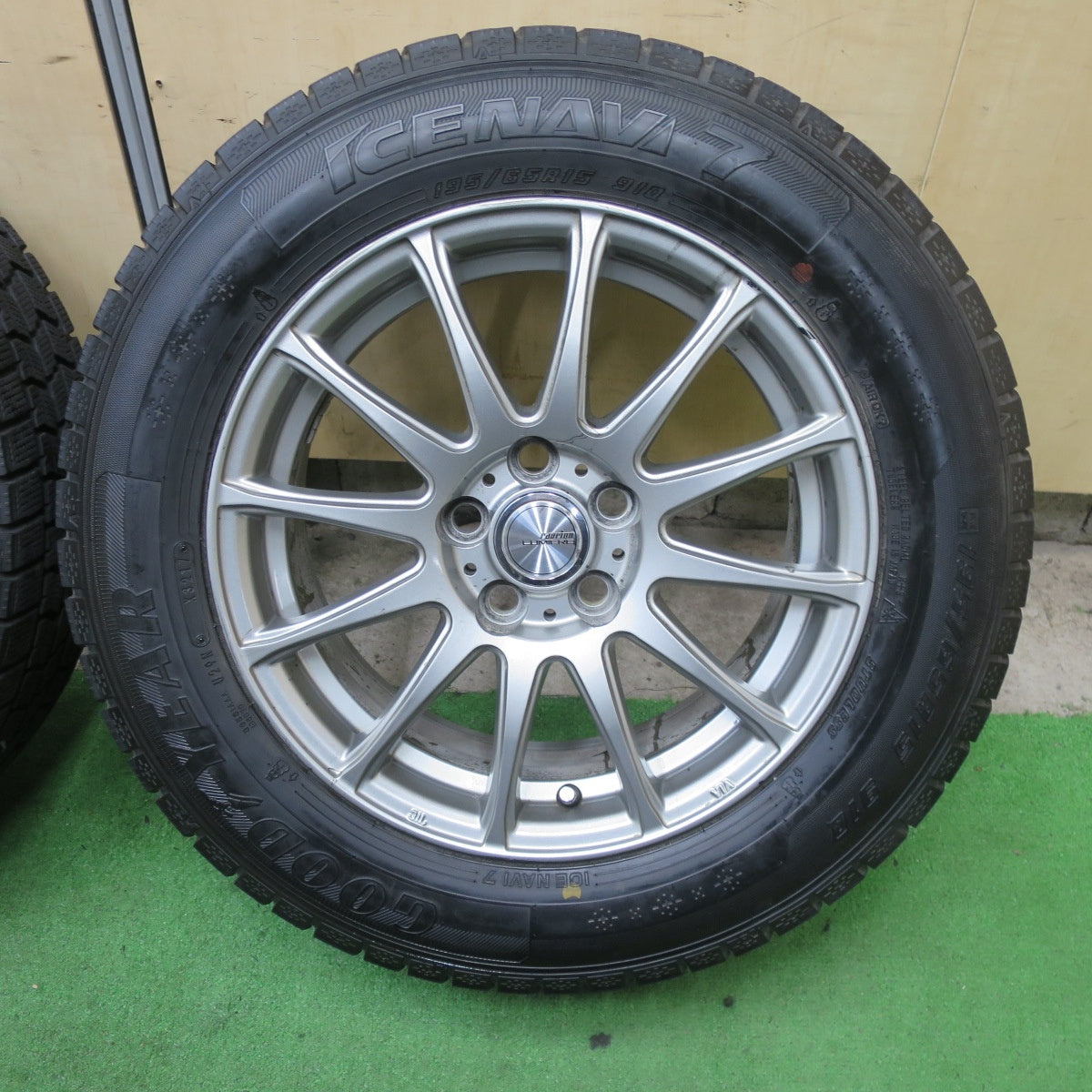 バリ溝!9分★プリウス 等 195/65R15 スタッドレス グッドイヤー アイスナビ7 ravrion LUMIERE ラブリオン 15インチ PCD100/5H★5092301TTス
