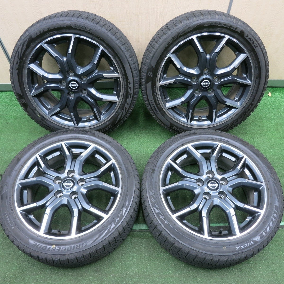 バリ溝!キレイ!9.5分★日産 C27 セレナ ニスモ 純正 205/50R17 スタッドレス ブリヂストン VRX2 PCD114.3/5H★4050601HAス