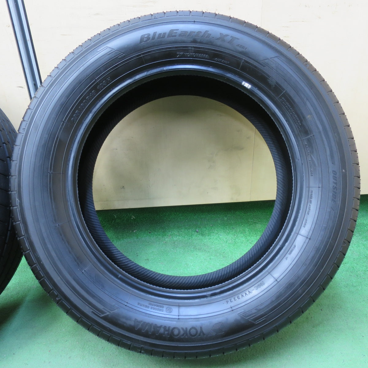 バリ溝!24年!9.5分★235/60R18 ヨコハマ BluEarth-XT AE61 タイヤ 18インチ レクサス NX エクストレイル CX-80 等★5051706イノタ