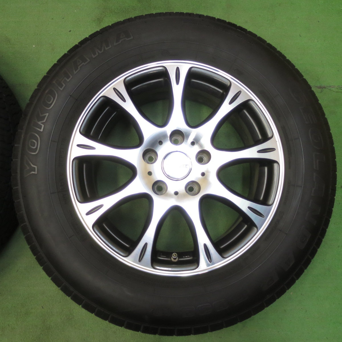 バリ溝!キレイ!9分★215/70R16 ヨコハマ ジオランダー G033 ROZEST X9 ローゼスト 16インチ PCD114.3/5H★5060505イノ