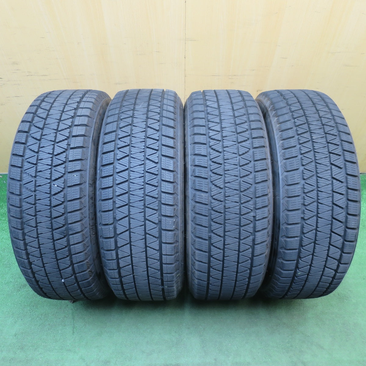 バリ溝!24年!キレイ!ほぼ10分★スタッドレス 235/60R18 ブリヂストン ブリザック DM-V3 Lefinada レフィナーダ 18インチ PCD114.3/5H★6050805NJス