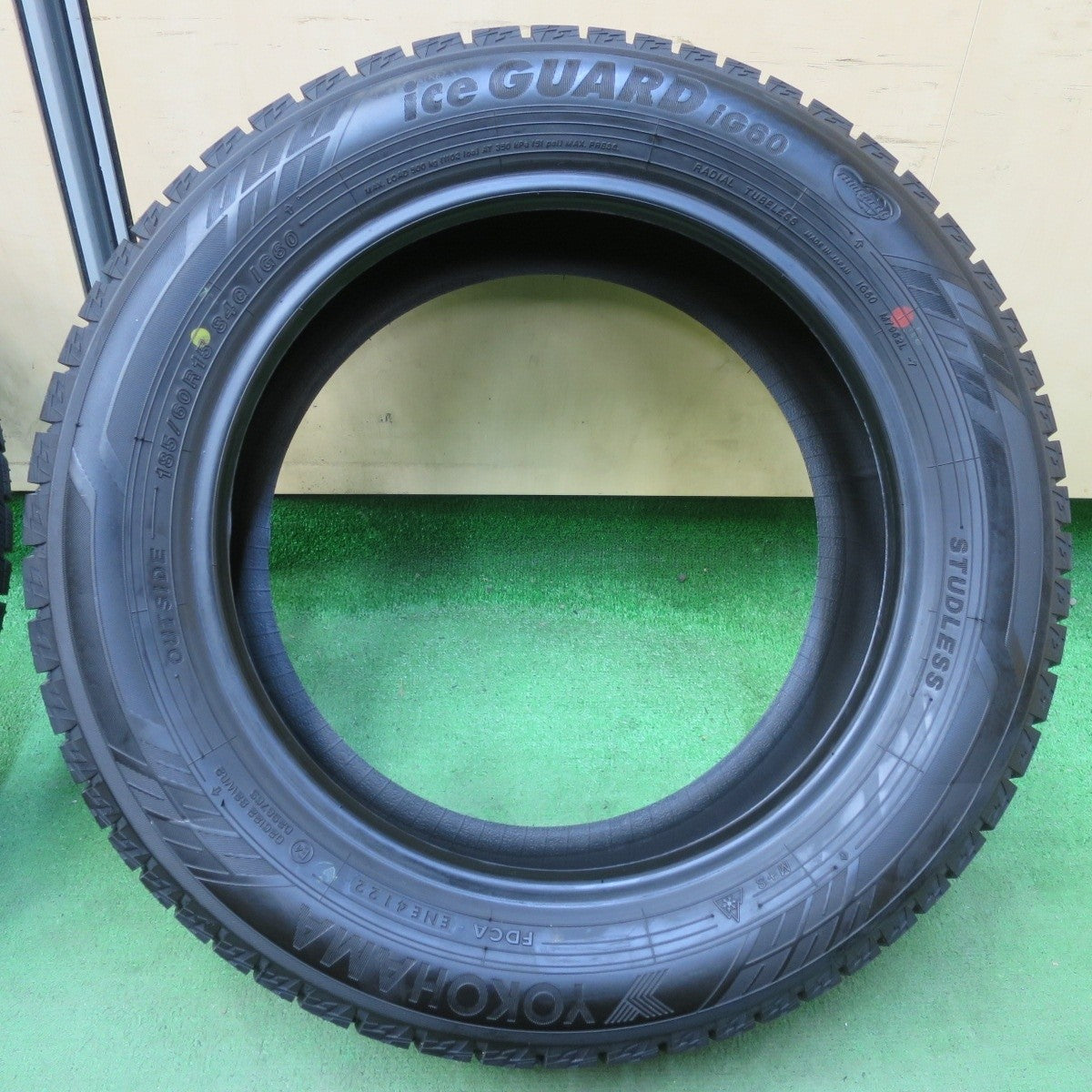 バリ溝!22年!ほぼ10分★スタッドレス 185/60R15 ヨコハマ アイスガード iG60 タイヤ 15インチ アクア ポルテ シエンタ フィールダー フィット シャトル 等★5032803イスタ