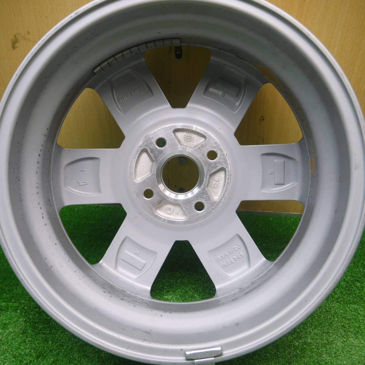 新車外し!エンブレム付き★ダイハツ LA900S タフト 純正 ホイール 15インチ 15×4.5J PCD100/4H★4091306Hホ