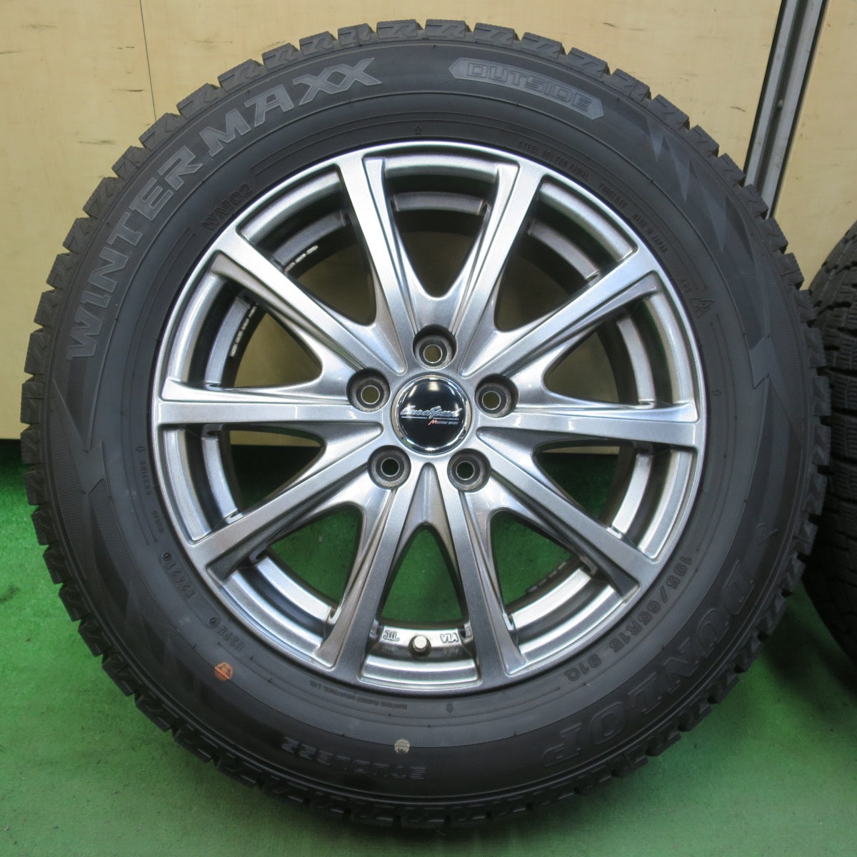 バリ溝!21年!キレイ!9.5分★プリウス 等 195/65R15 スタッドレス ダンロップ ウインターマックス WM02 EuroSpeed MANARAY SPORT ユーロスピード 15インチ PCD100/5H★5092305イス