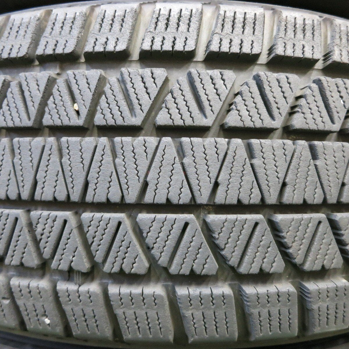 バリ溝!20年!9.5分★スタッドレス 235/65R18 ブリヂストン ブリザック DM-V3 レクサスRX ムラーノ ハリアー等★4041302イスタ