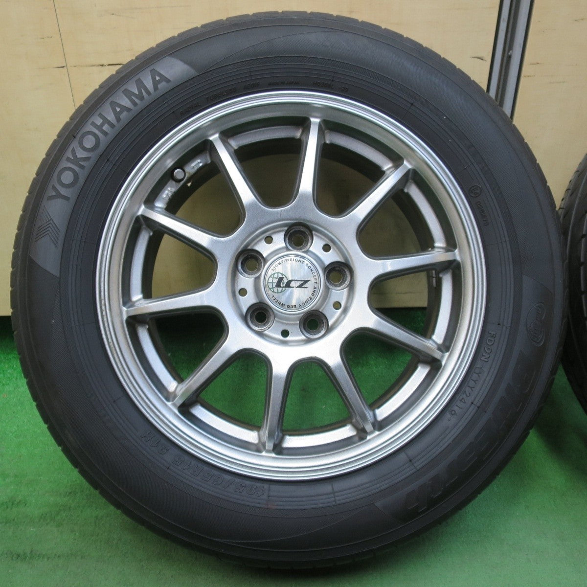 4本価格★プリウス 等 195/65R15 ヨコハマ ブルーアース AE01F LCZ 社外 アルミ 15インチ PCD100/5H★5031808イノ