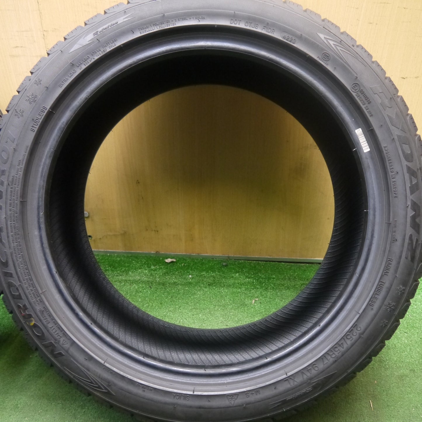 バリ溝!23年!9.5分★スタッドレス 225/45R17 シバタイヤ RYDANZ NORDICA NR01 タイヤ 17インチ レクサス ベンツ ワーゲン 等★5092405Hスタ