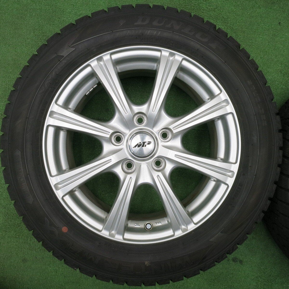 バリ溝!20年!キレイ!9.5分★マツダ 純正 オリジナル MP-04 205/60R16 スタッドレス ダンロップ ウインターマックス WM02 16インチ PCD114.3/5H★4122002NJス