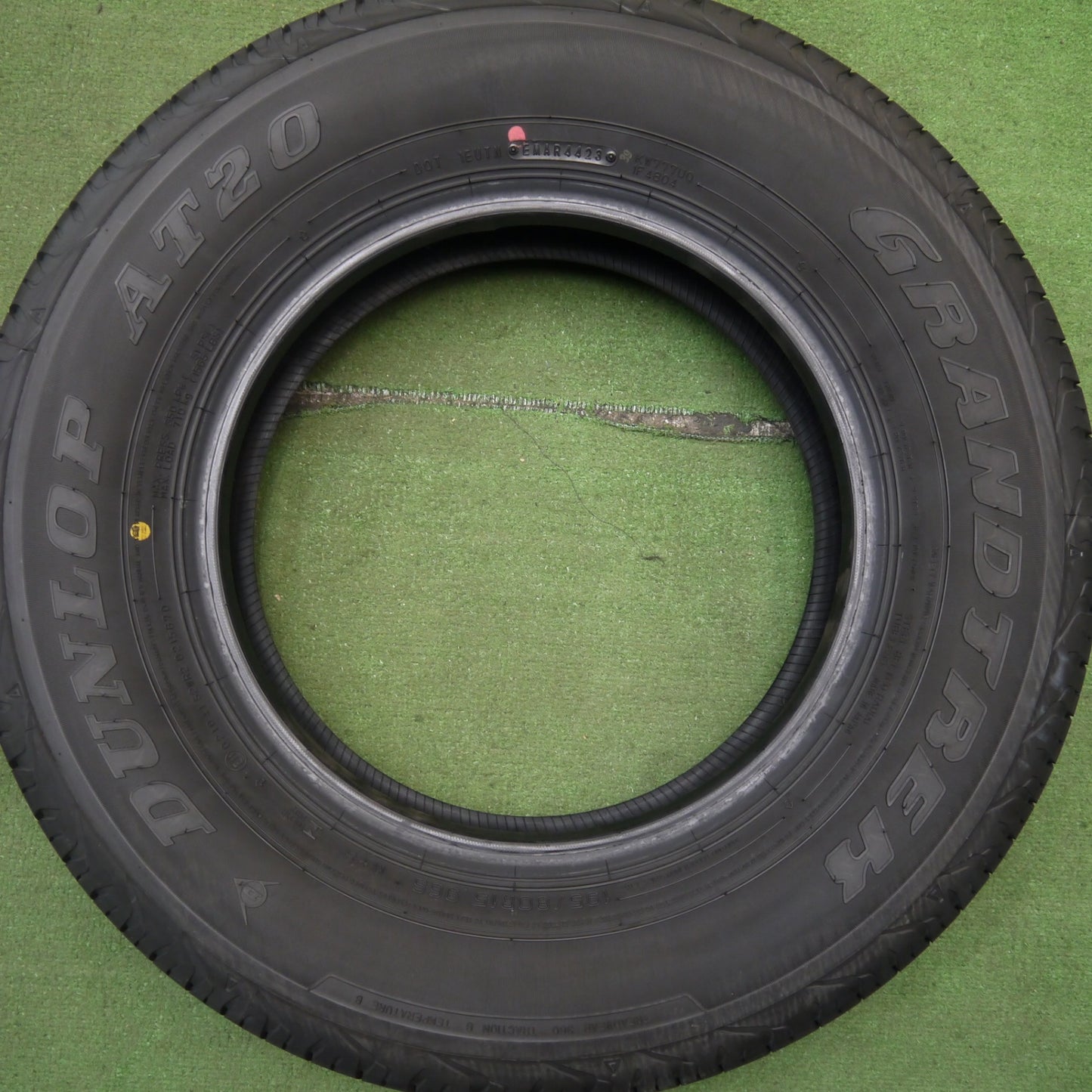 新車外し!23年★195/80R15 ダンロップ AT20 グラントレック 15インチ タイヤ ジムニー シエラ ハイエース 等★5070807Hノタ