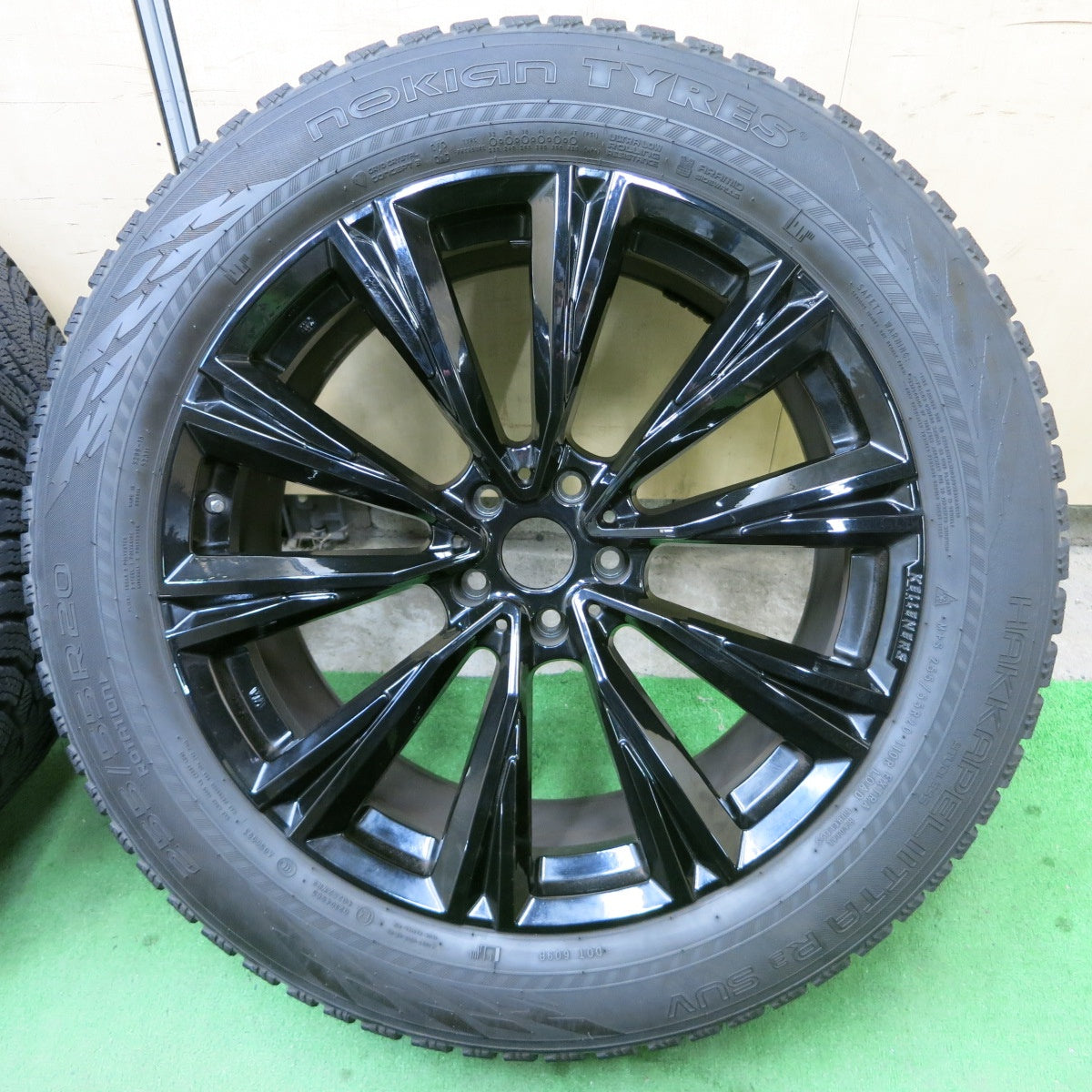 バリ溝!キレイ!8.5分★BMW 等 KELLENERS 255/55R20 スタッドレス ノキアンタイヤ ハッカペリッタ R3 SUV ケレナーズ 20インチ PCD112/5H★5041102ナス