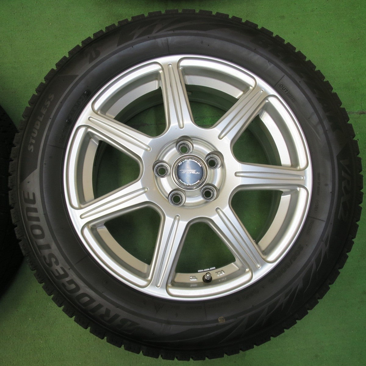 バリ溝!24年!ほぼ10分★レガシィ 等 205/60R16 スタッドレス ブリヂストン ブリザック VRX2 TOPRUN トップラン 16インチ PCD100/5H★5032608イス
