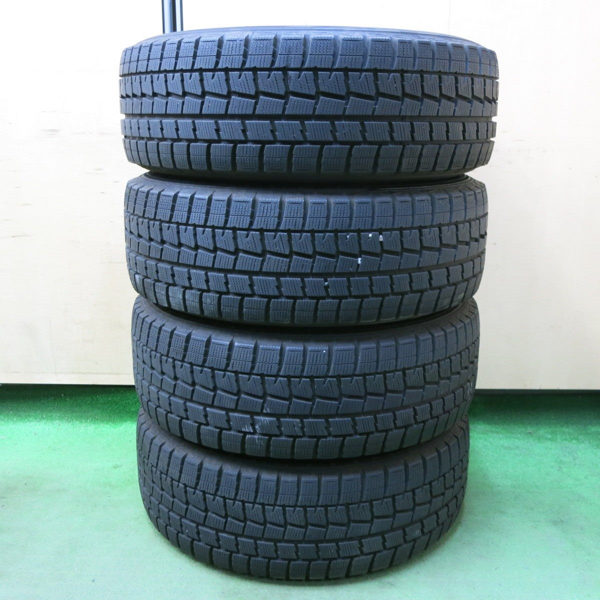 バリ溝!キレイ!9.5分以上★スタッドレス 215/60R16 ダンロップ ウインターマックス WM01 BALMINUM バルミナ 16インチ PCD114.3/5H★5043011SYス