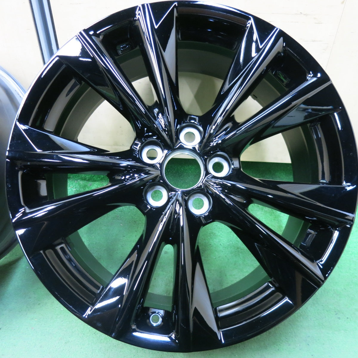 新車外し!付属品付き★レクサス ES Fスポーツ 純正 ホイール 19インチ 19×8J PCD114.3/5H★5052803SYホ