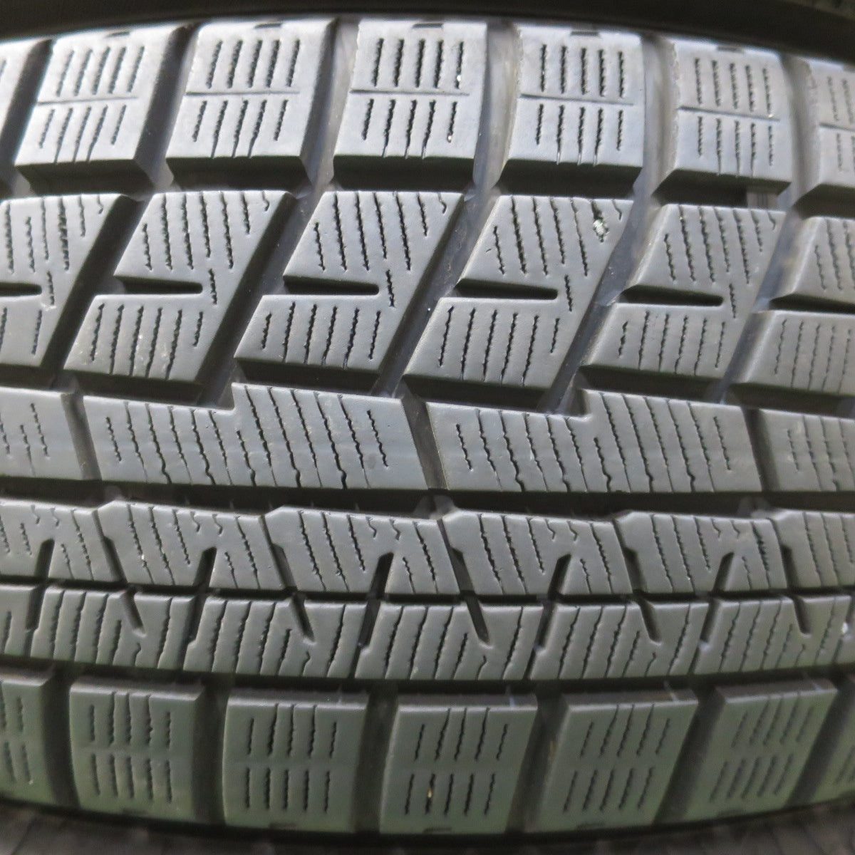 バリ溝!23年!9分★スタッドレス 195/65R15 ヨコハマ アイスガード iG60 タイヤ 15インチ プリウス ノア ヴォクシー ステップワゴン 等★6070204イスタ