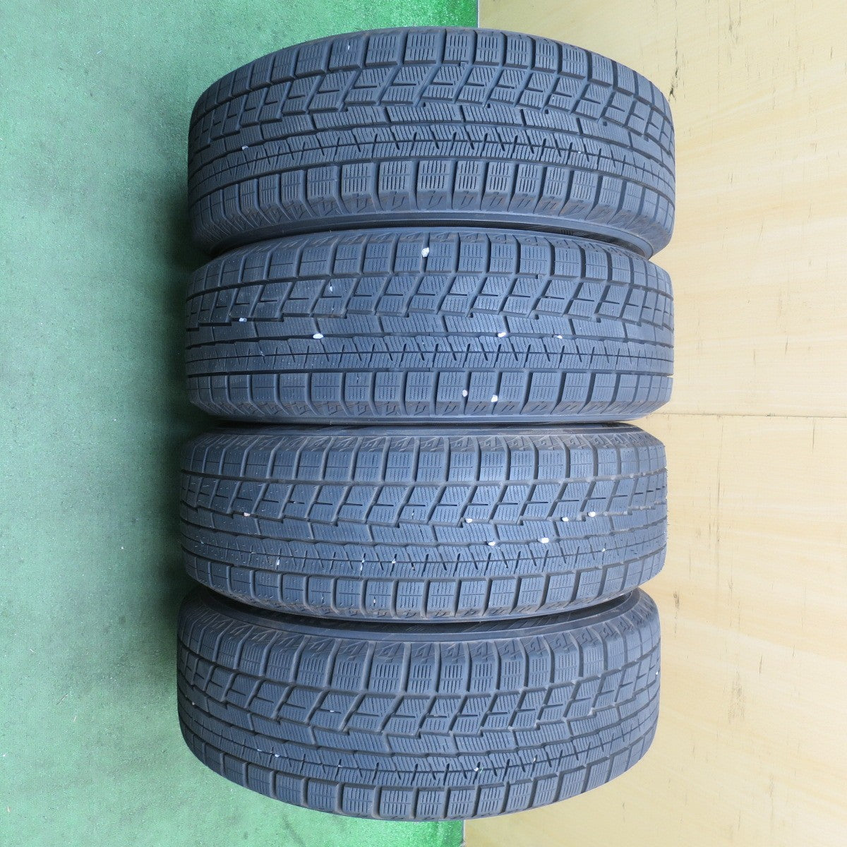 バリ溝!24年!キレイ!9.5分★スタッドレス 215/60R17 ヨコハマ アイスガード iG60 VELVA CHARGE ヴェルヴァ 17インチ PCD114.3/5H★5092903NJス