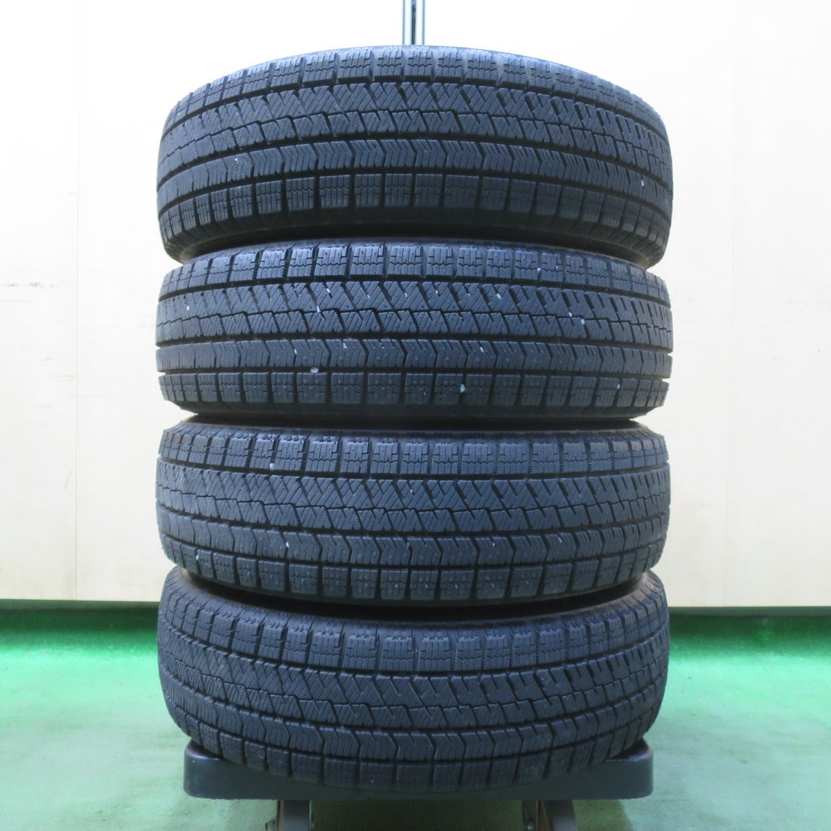 バリ溝!22年!キレイ!ほぼ10分★スタッドレス 155/65R14 ブリヂストン ブリザック VRX2 ESTROSA EST-5T エステローザ 14インチ PCD100/4H★5112107イス