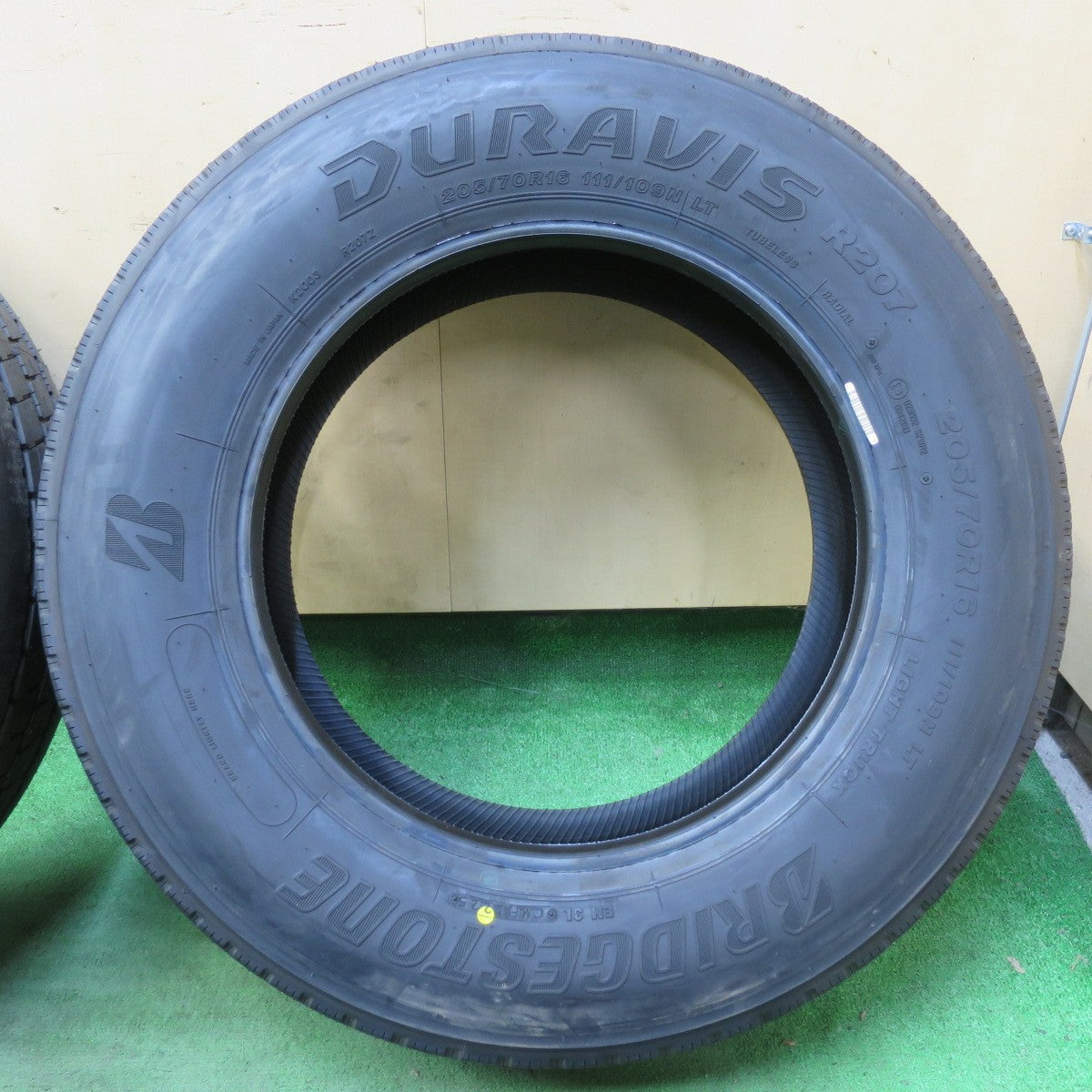 25年!ほぼ未使用!6本★トラック タイヤ 205/70R16 111/109N ブリヂストン デュラビス R207 DURAVIS 16インチ★5071003イノタ