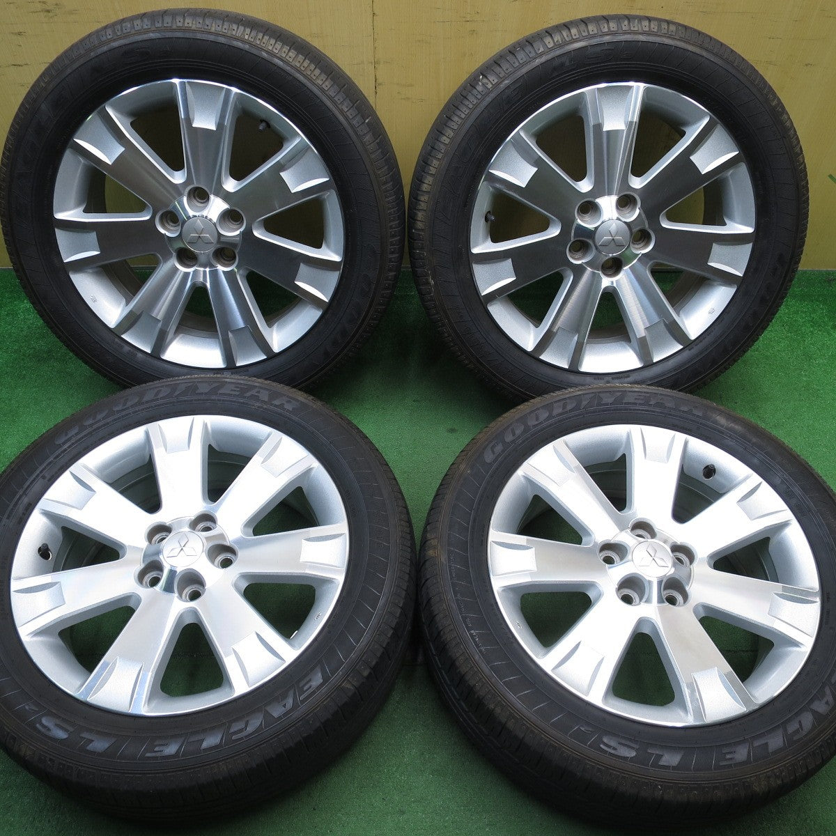 キレイ★三菱 デリカ D:5 純正 225/55R18 グッドイヤー イーグル LS2 18インチ D5 PCD114.3/5H★5052003NJノ