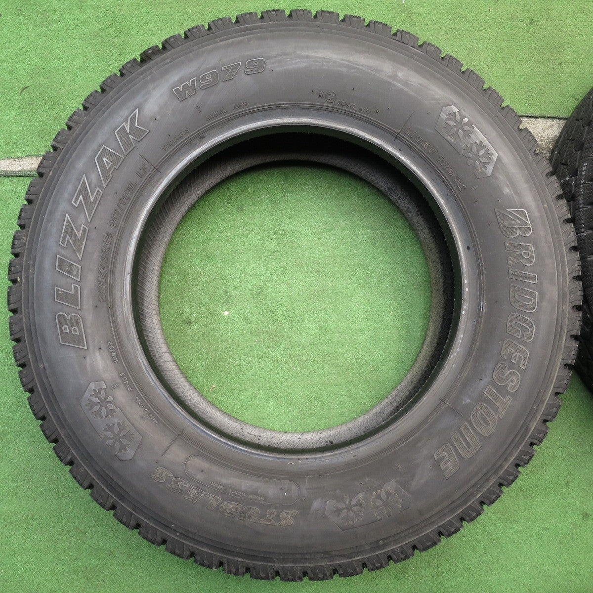 バリ溝!22年!9.5分★トラック タイヤ 225/70R16 117/115L スタッドレス ブリヂストン ブリザック W979 タイヤ 16インチ★5061901NJスタ
