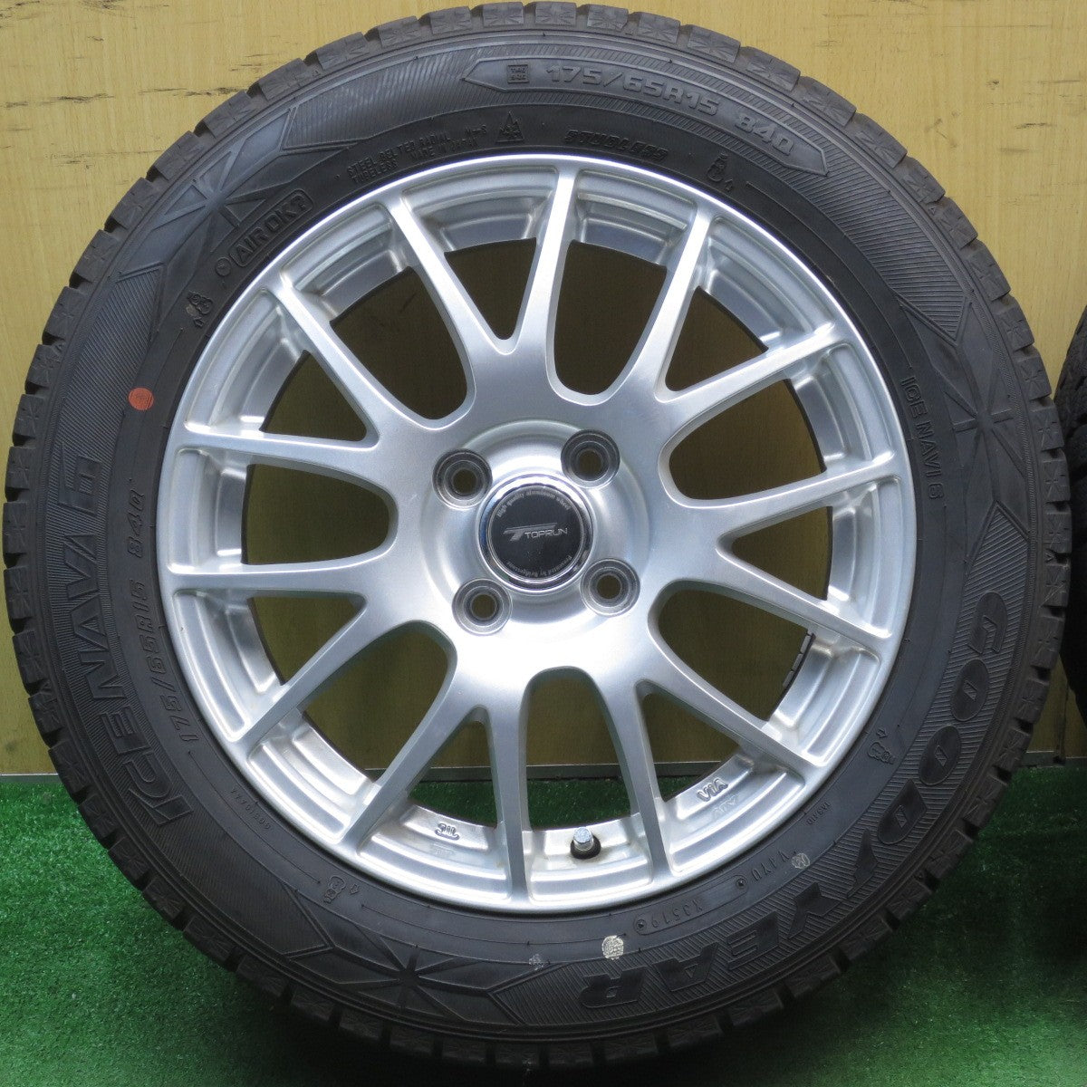 バリ溝!キレイ!9分★スタッドレス 175/65R15 グッドイヤー アイスナビ6 TOPRUN トップラン 15インチ PCD100/4H★5081306NJス