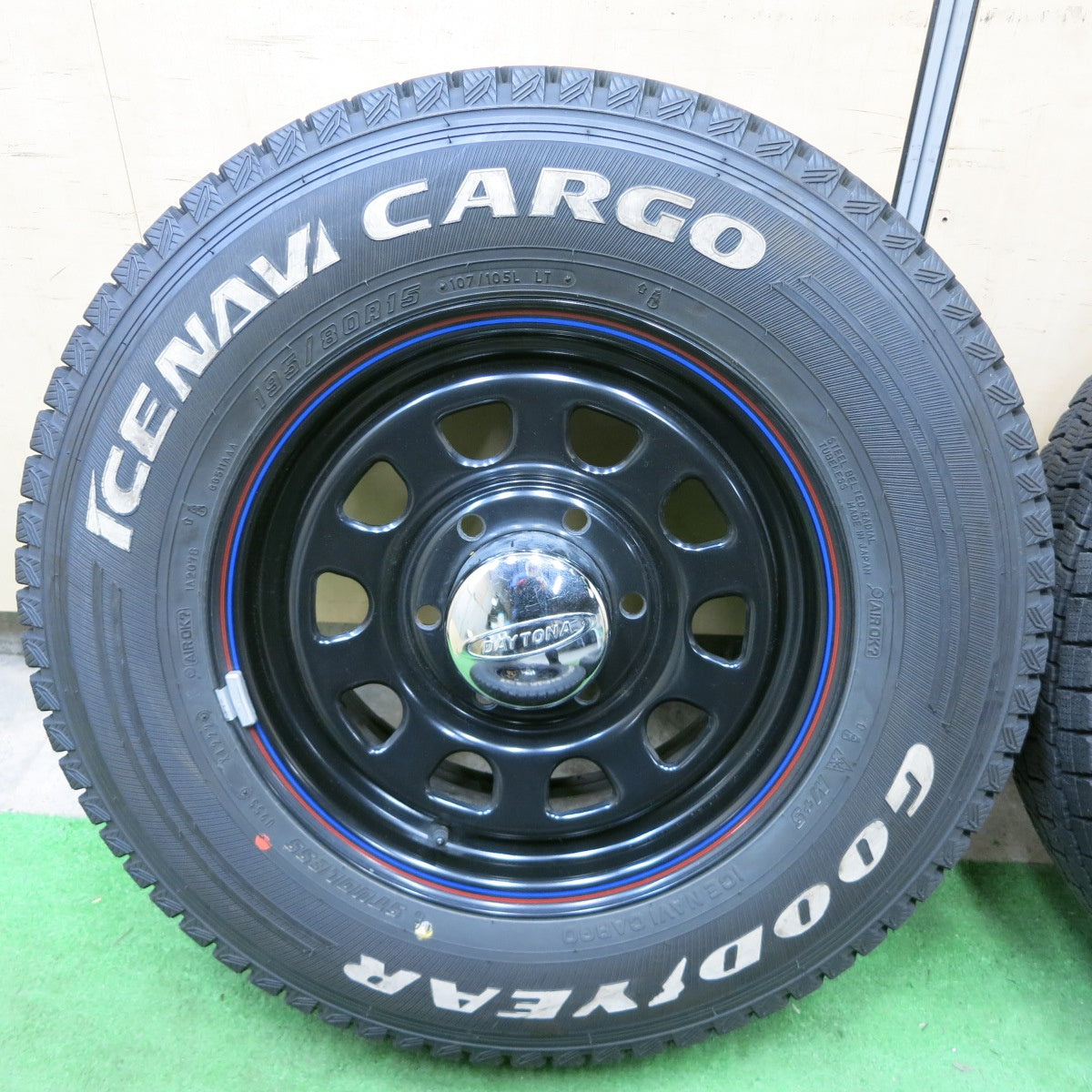 バリ溝!22年!キレイ!9.5分★ハイエース 等 195/80R15 107/105L DAYTONA スタッドレス グッドイヤー アイスナビ カーゴ デイトナ 15インチ PCD139.7/6H★5050701ナス
