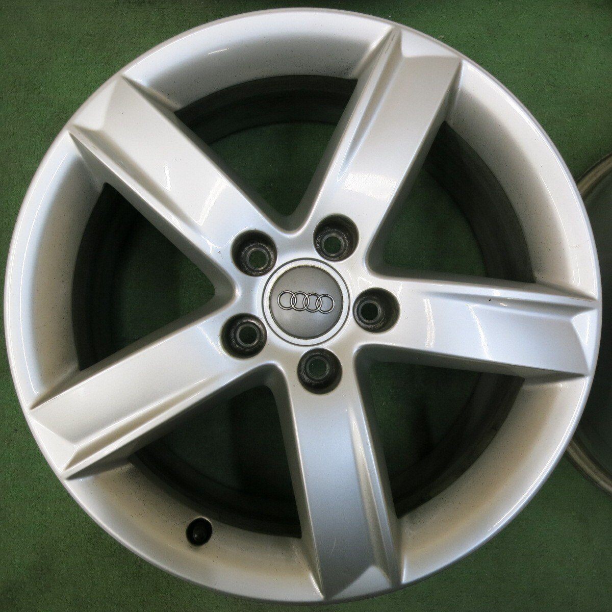 4本価格★アウディ A6 純正 ホイール 17インチ 17×7J PCD112/5H★5011709SYホ